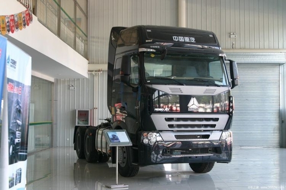 Подержанные тракторы HOWO A7 6x4 с емкостью топливного бака 400-500 л и двигателем SINOTRUCK