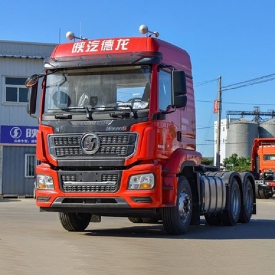 Трактор Shacman Delong M3000S с емкостью топливного бака 500-600 л и мощностью 351-450 л.с.