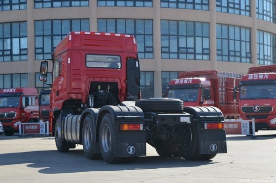 Трактор Shacman Delong M3000S с емкостью топливного бака 500-600 л и мощностью 351-450 л.с.