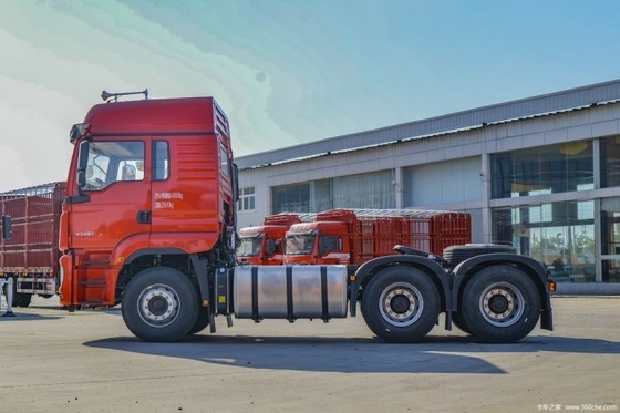 Трактор Shacman Delong M3000S с емкостью топливного бака 500-600 л и мощностью 351-450 л.с.